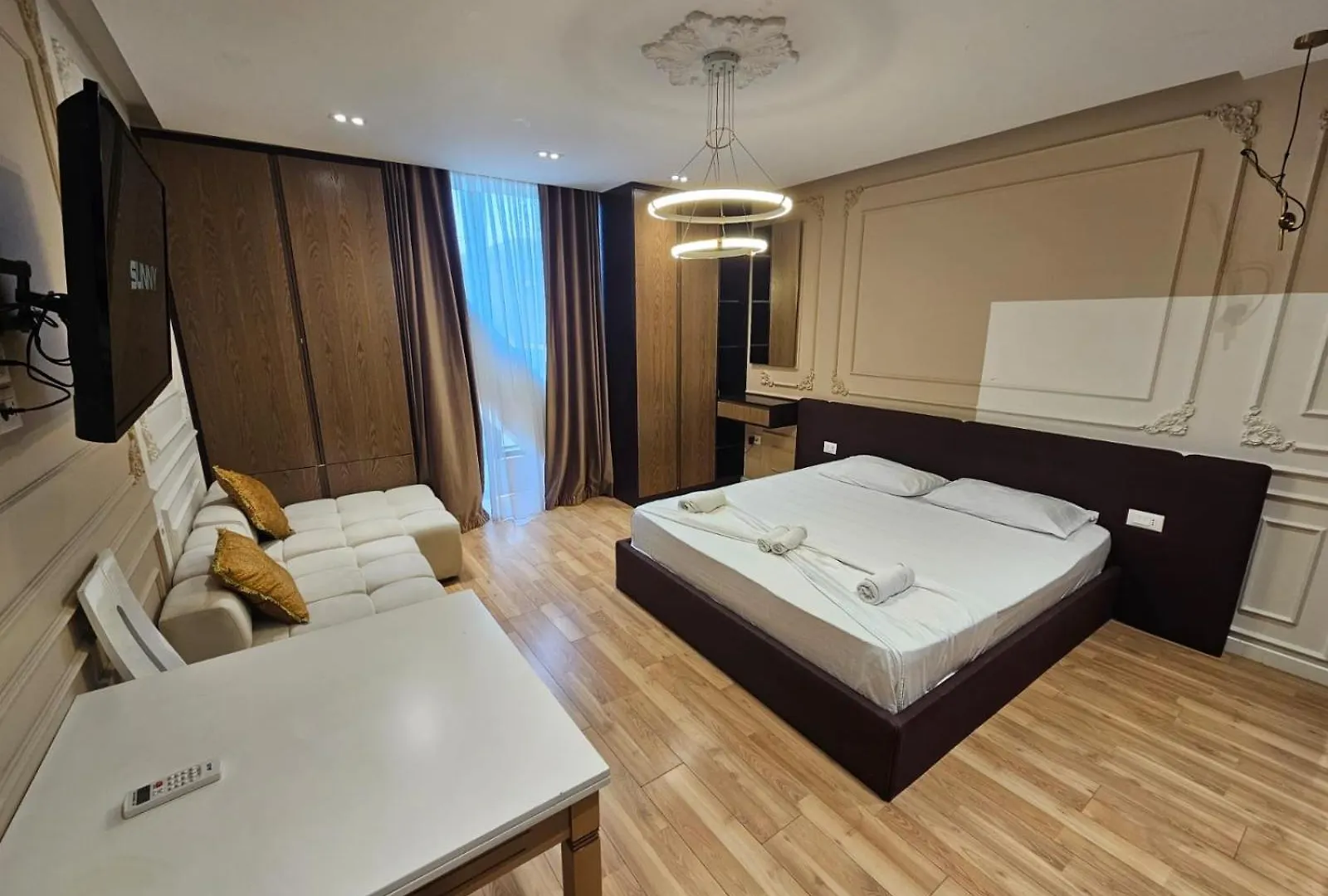 Square 21 Apartment ティラナ 0*,