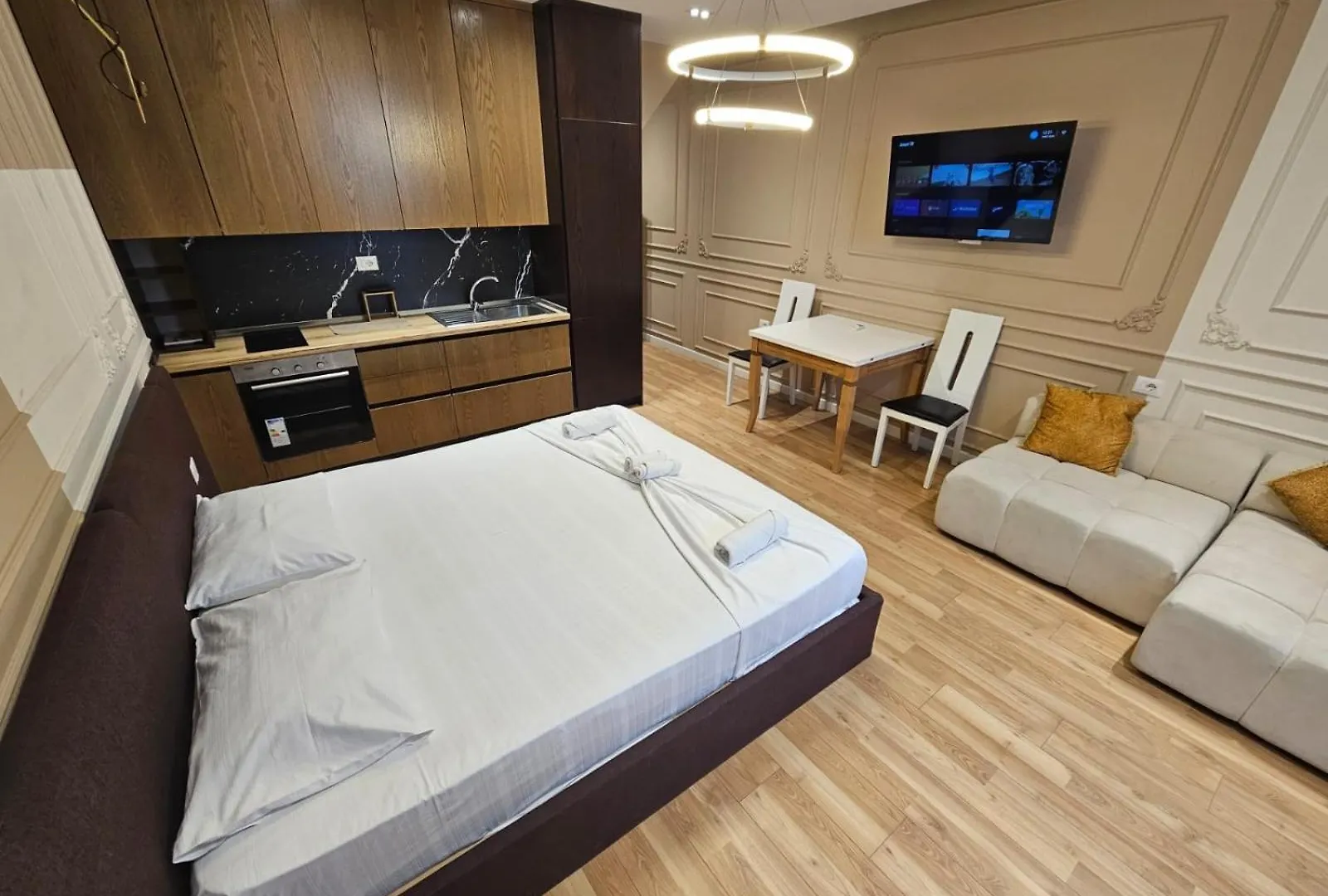 Square 21 Apartment ティラナ