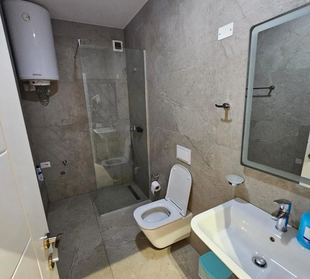 Square 21 Apartment ティラナ アルバニア