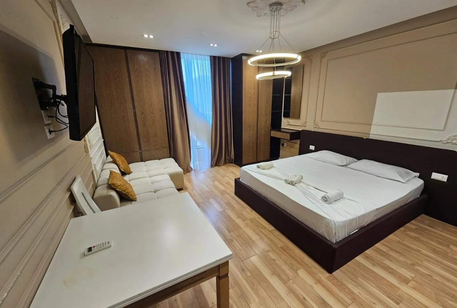 Square 21 Apartment ティラナ
